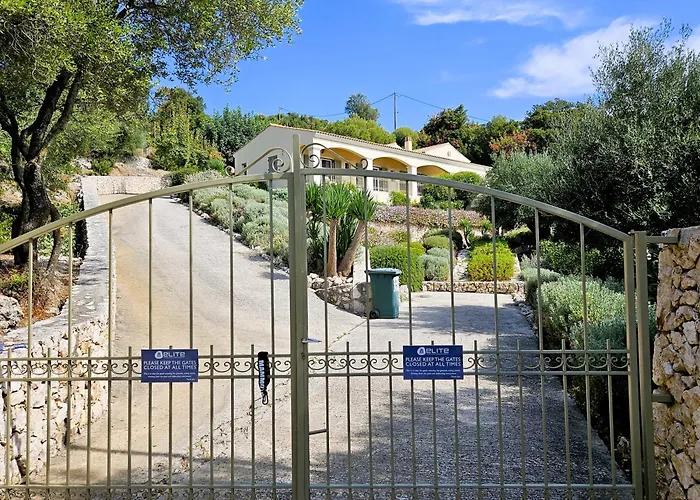 Villa Asteri, Old Skala - Secluded Location - Panoramic Sea Views - Infinity Pool Skala (Kefalonia)